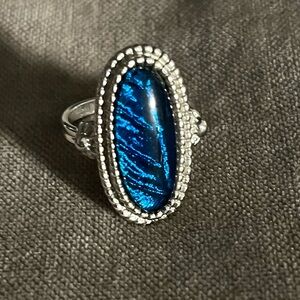 Elegant Vintage Sarah Coventry Blue & Silver Ring
